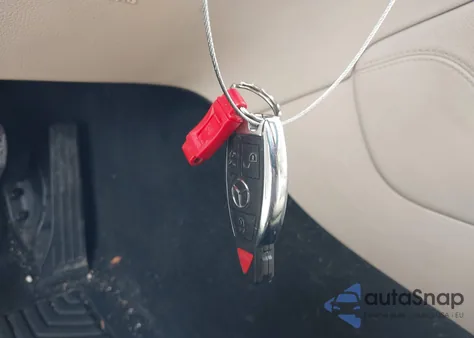 2017 Mercedes-Benz Glc 300 z USA, uszkodzony, nr VIN WDC0G4JBXHF221983